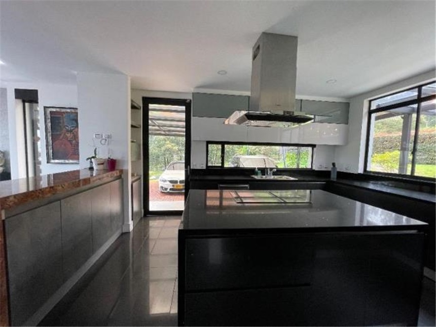Casa de 5 alcobas en venta en Gratamira, Sopó, 836 m² · foto 3 de 24