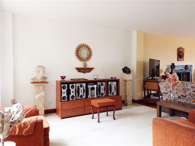 Casa de 5 alcobas en venta en Loma Del Escobero, Envigado, 500 m² · foto 2 de 19