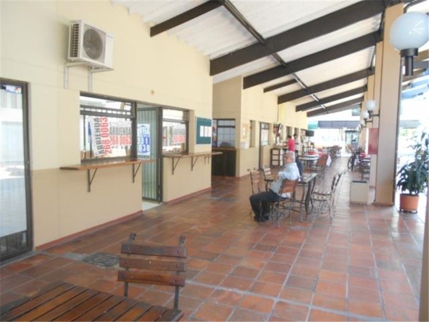 Local en Arriendo - Altro