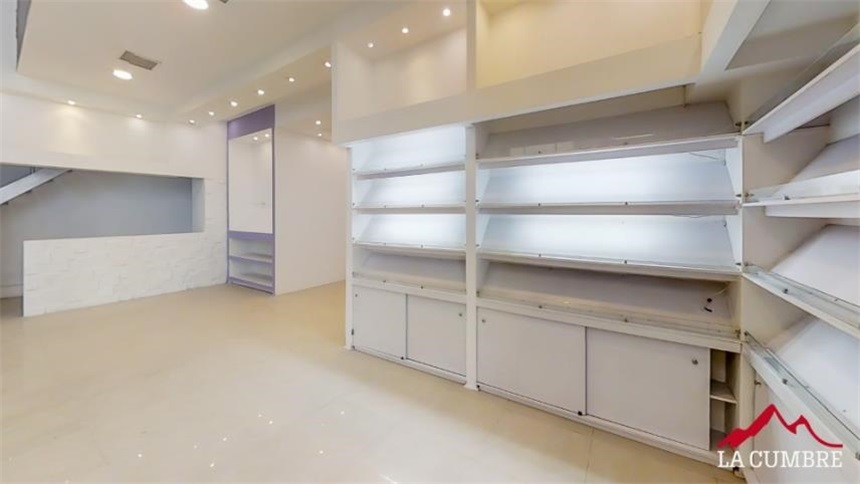 Local en Arriendo - Más