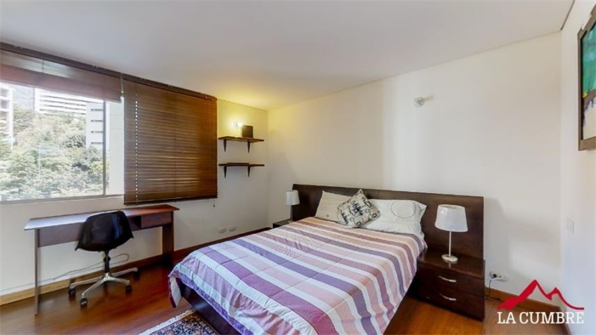 Apartamento de 3 alcobas en venta en El Castillo, Medellín, 400 m² · foto 13 de 24