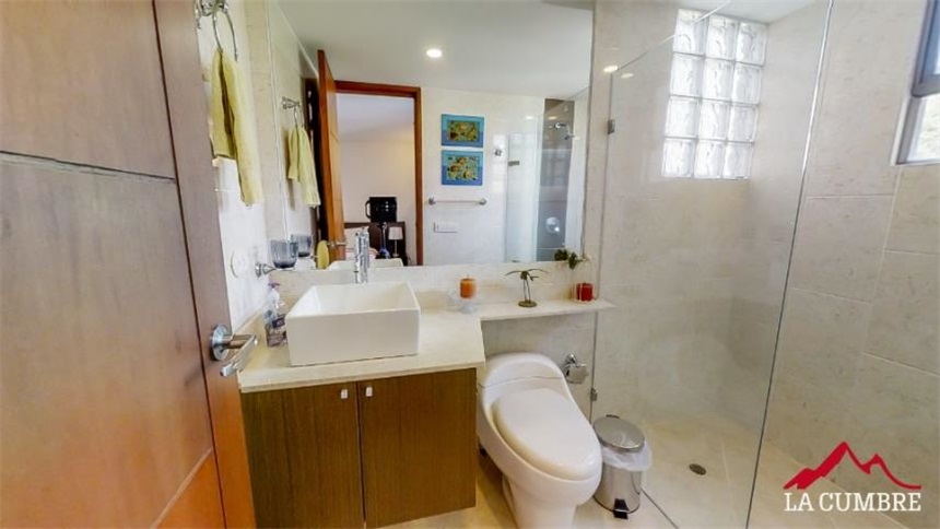 Apartamento de 3 alcobas en venta en El Castillo, Medellín, 400 m² · foto 16 de 24