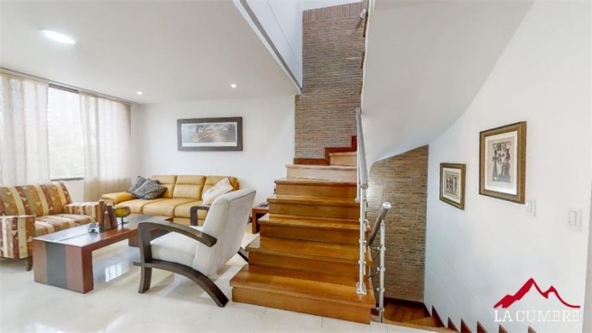 Casa de 4 alcobas en venta en Loma Del Chocho, Envigado, 300 m² · foto 2 de 24