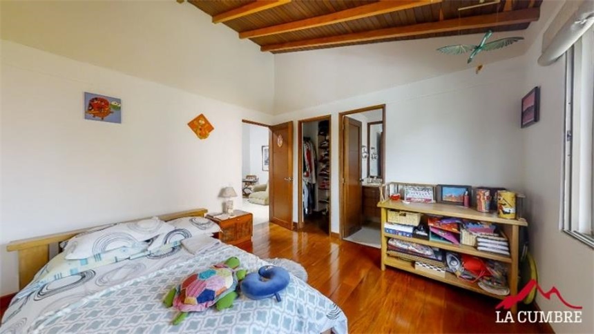 Casa de 4 alcobas en venta en Loma Del Chocho, Envigado, 300 m² · foto 15 de 24