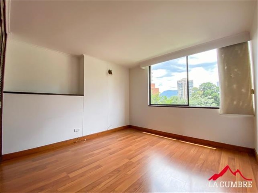 Apartamento de 3 alcobas en arriendo en Lalinde, Medellín, 180 m² · foto 6 de 8