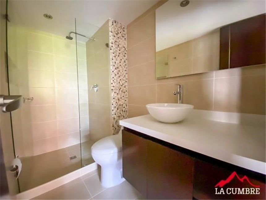 Apartamento de 3 alcobas en arriendo en Lalinde, Medellín, 180 m² · foto 7 de 8