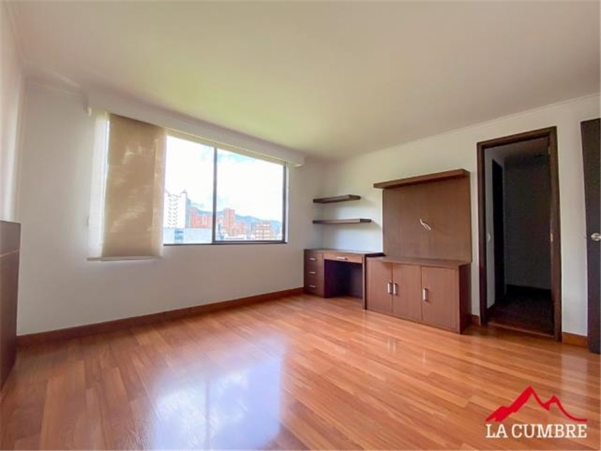 Apartamento de 3 alcobas en arriendo en Lalinde, Medellín, 180 m² · foto 2 de 8