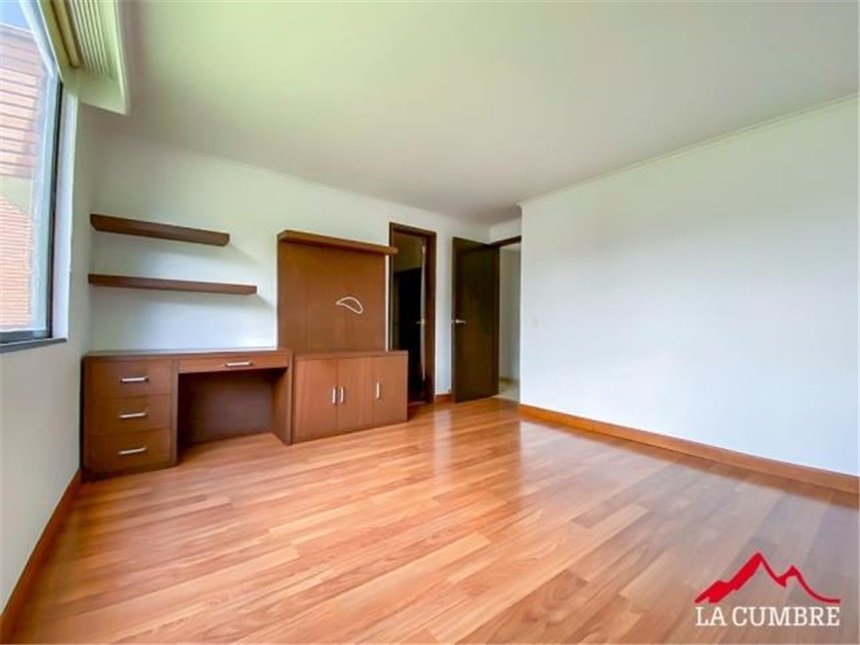 Apartamento de 3 alcobas en arriendo en Lalinde, Medellín, 180 m² · foto 4 de 8