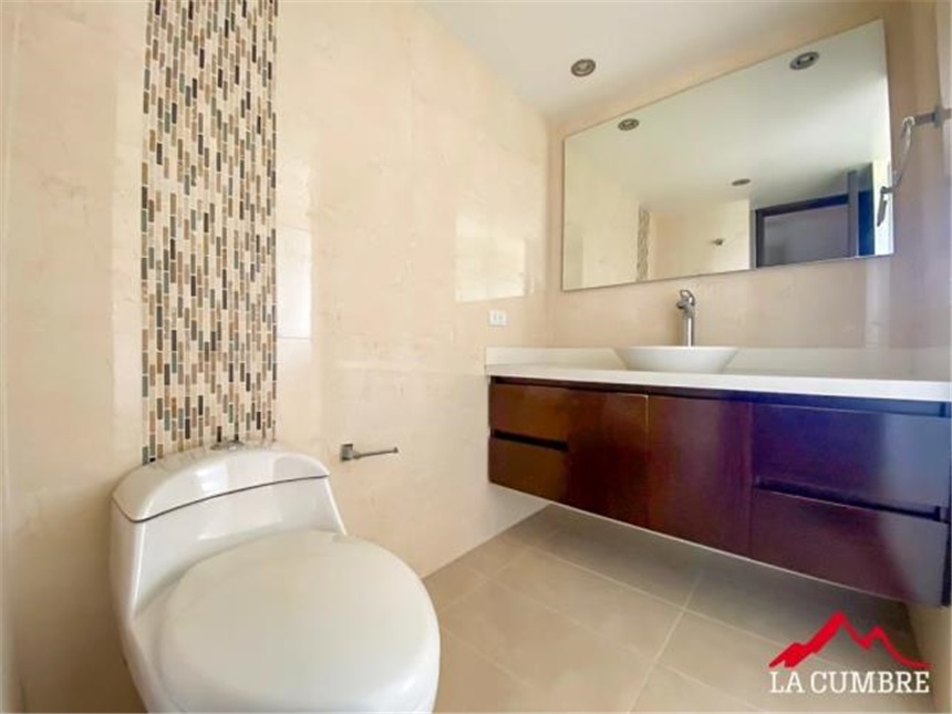 Apartamento de 3 alcobas en arriendo en Lalinde, Medellín, 180 m² · foto 8 de 8