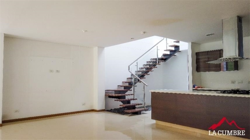 Casa en arriendo en Loma del Esmeraldal, Envigado en Loma Del Esmeraldal