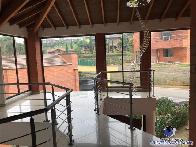Casa de 3 alcobas en venta en Aves Maria, Sabaneta, 525 m² · foto 3 de 5
