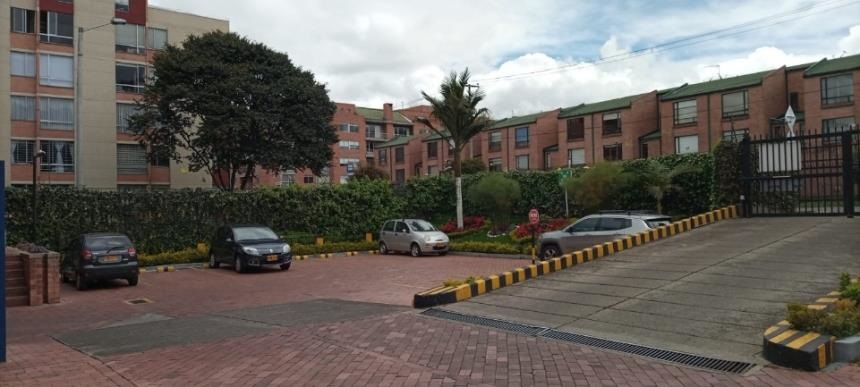 Casa en venta en Cedritos, Bogotá · foto 3 de 24