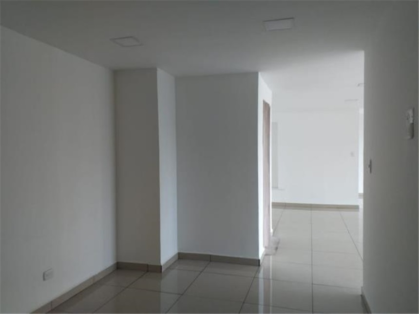 Local en Arriendo - Más
