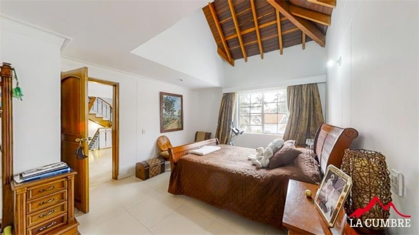 Casa de 3 alcobas en venta en Los Naranjos, Medellín, 375 m² · foto 11 de 22