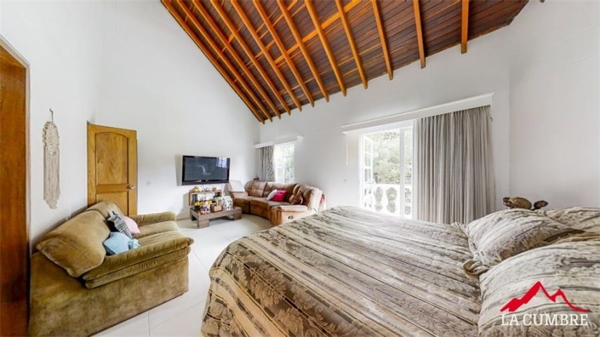 Casa de 3 alcobas en venta en Los Naranjos, Medellín, 375 m² · foto 18 de 22