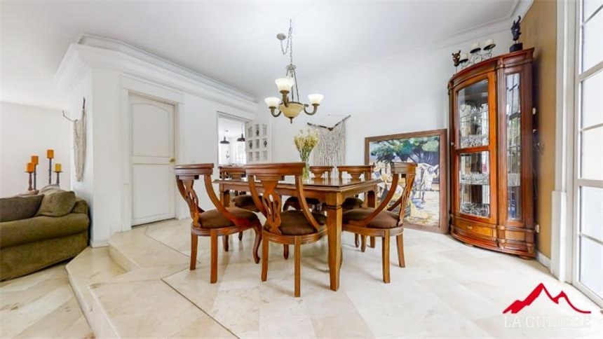 Casa de 3 alcobas en venta en Los Naranjos, Medellín, 375 m² · foto 4 de 22
