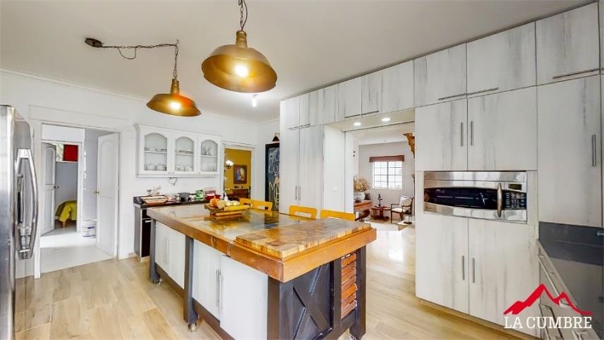 Casa de 3 alcobas en venta en Los Naranjos, Medellín, 375 m² · foto 9 de 22