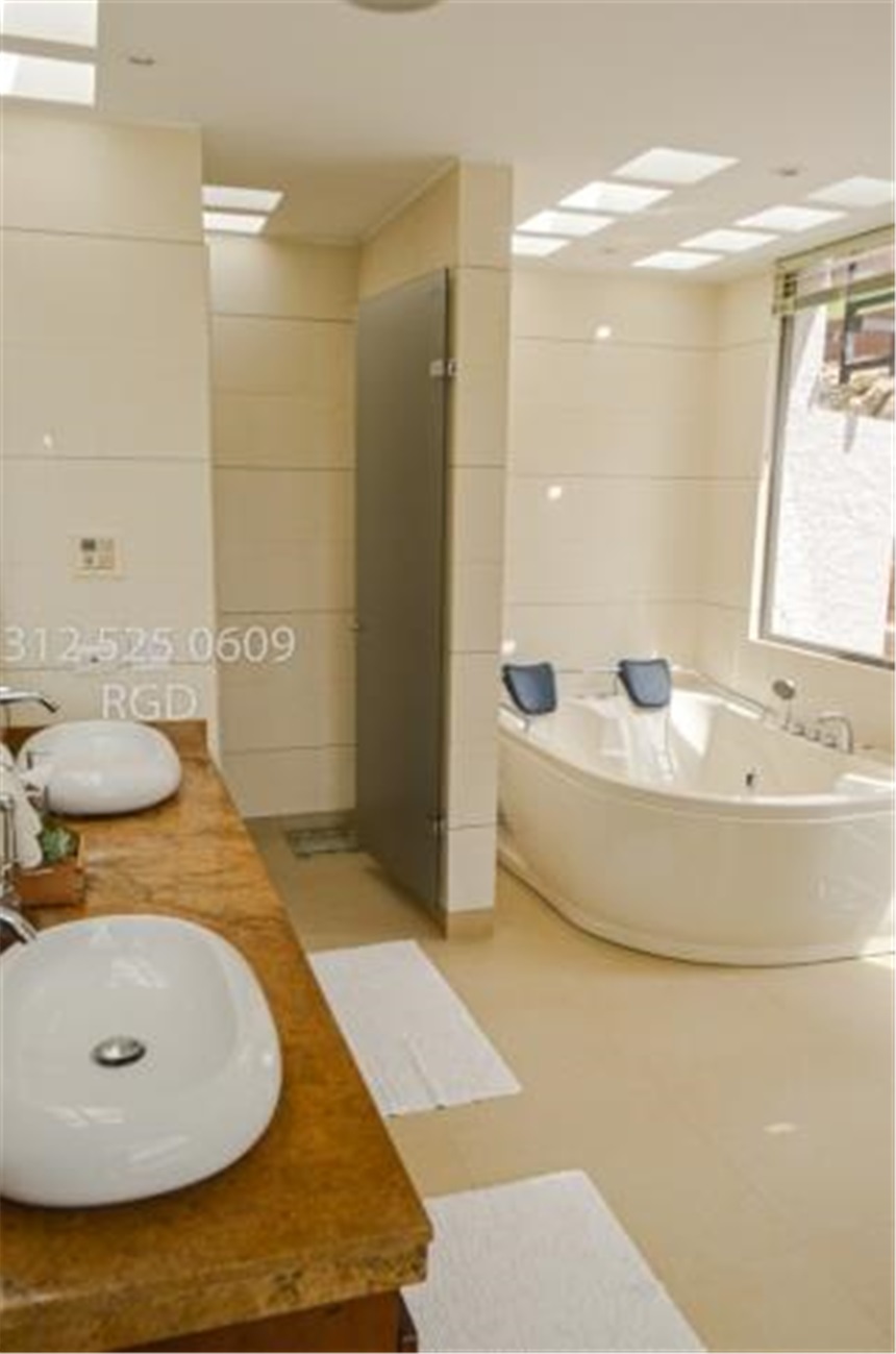 Casa de 5 alcobas en venta en Centro, Sopó, 1330 m² · foto 8 de 24