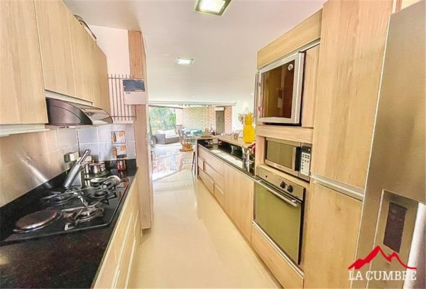 Apartamento de 3 alcobas en arriendo en La Florida, Medellín, 197 m² · foto 8 de 20