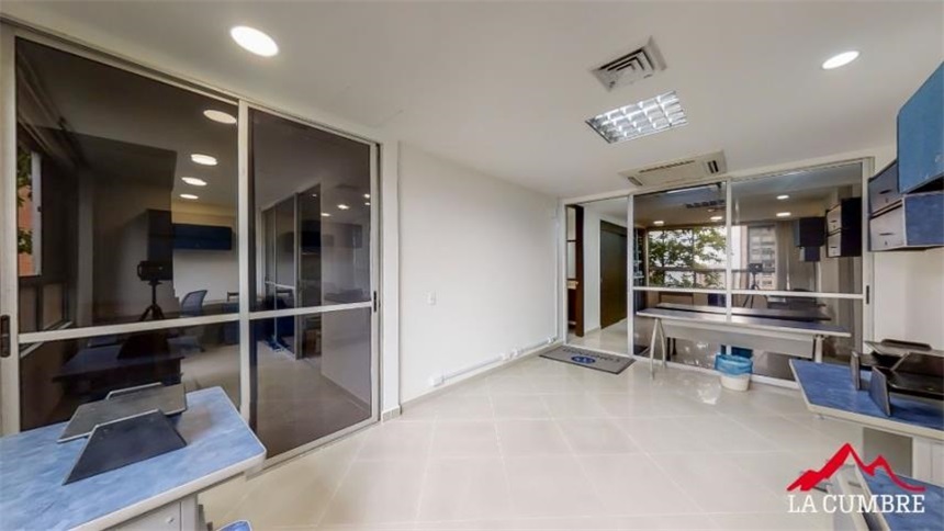 Oficina en venta en Castropol, Medellín, 240 m² · foto 7 de 17