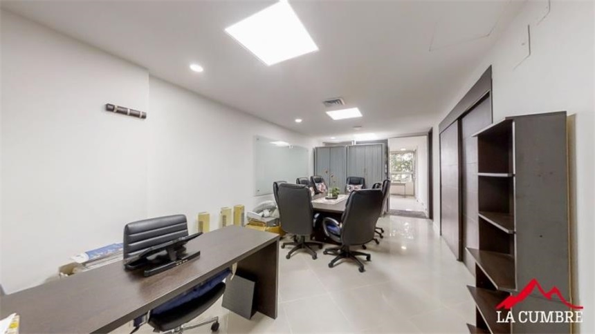 Oficina en venta en Castropol, Medellín, 240 m² · foto 2 de 17