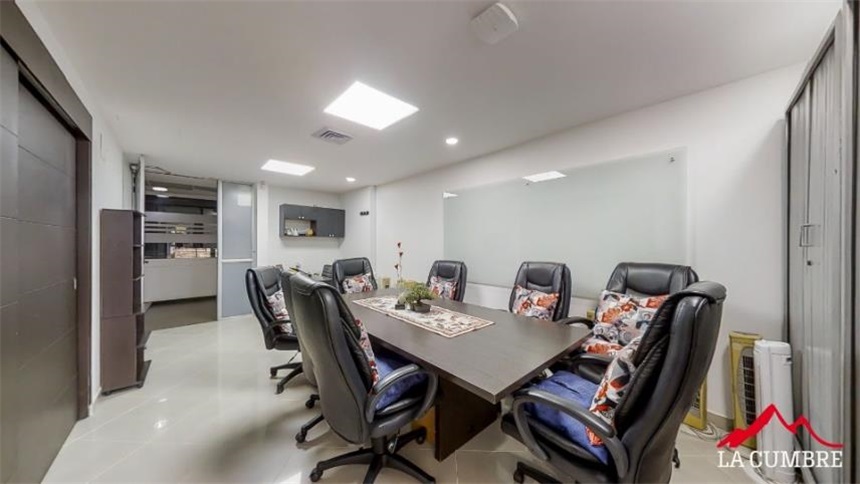 Oficina en venta en Castropol, Medellín, 240 m² · foto 3 de 17