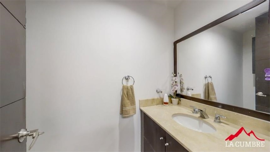 Oficina en venta en Castropol, Medellín, 240 m² · foto 4 de 17