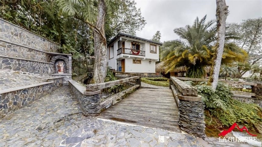 Casa de 20 alcobas en venta en Loma Del Chocho, Envigado, 498 m² · foto 17 de 24