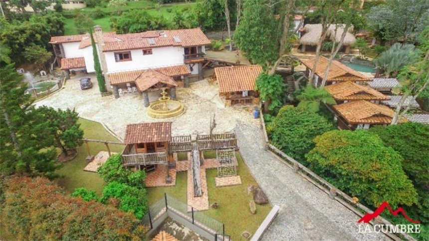 Casa de 20 alcobas en venta en Loma Del Chocho, Envigado, 498 m² · foto 8 de 24