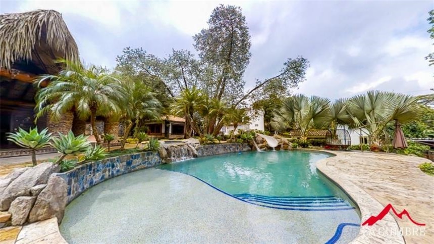Casa de 20 alcobas en venta en Loma Del Chocho, Envigado, 498 m² · foto 9 de 24