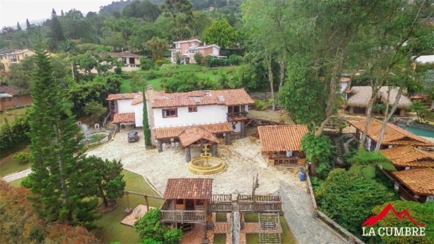 Casa de 20 alcobas en venta en Loma Del Chocho, Envigado, 498 m² · foto 7 de 24