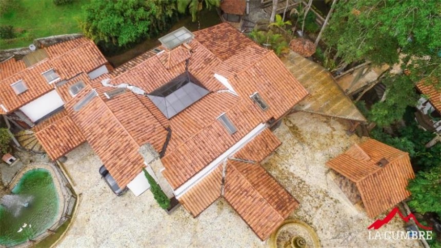 Casa de 20 alcobas en venta en Loma Del Chocho, Envigado, 498 m² · foto 2 de 24