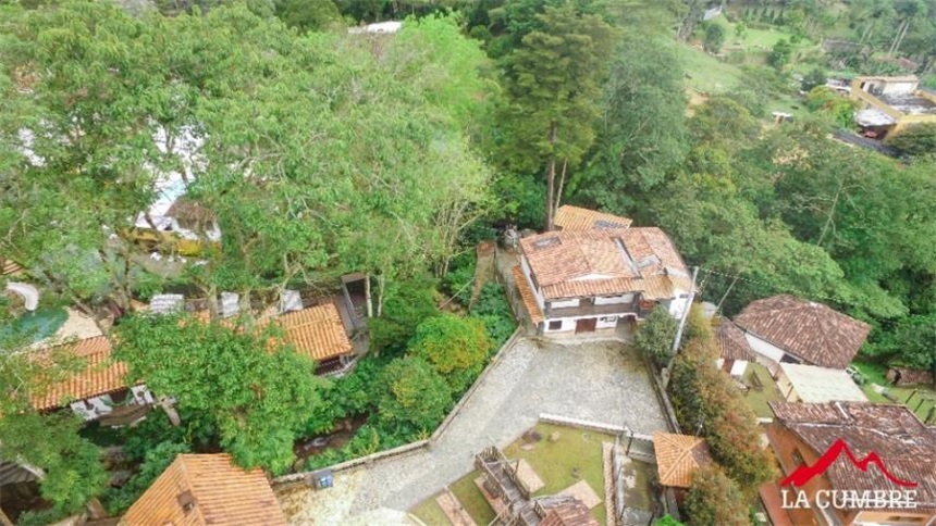 Casa de 20 alcobas en venta en Loma Del Chocho, Envigado, 498 m² · foto 3 de 24