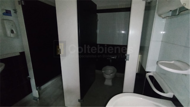 Local en arriendo en Villa Nueva, Medellín, 455 m² · foto 3 de 21