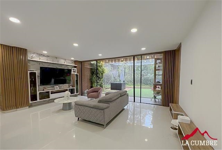 Casa de 3 alcobas en venta en San Lucas, Envigado, 222 m² · foto 8 de 16