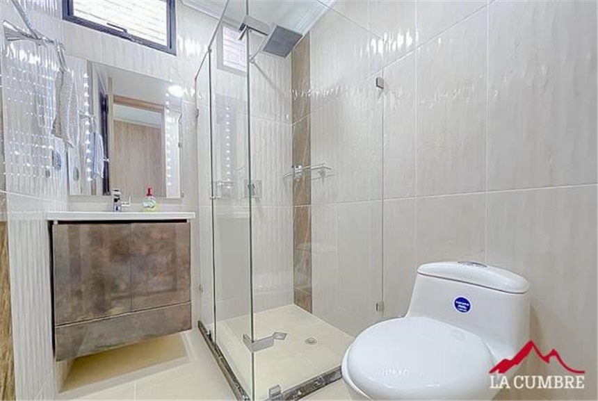 Casa de 3 alcobas en venta en San Lucas, Envigado, 222 m² · foto 12 de 16