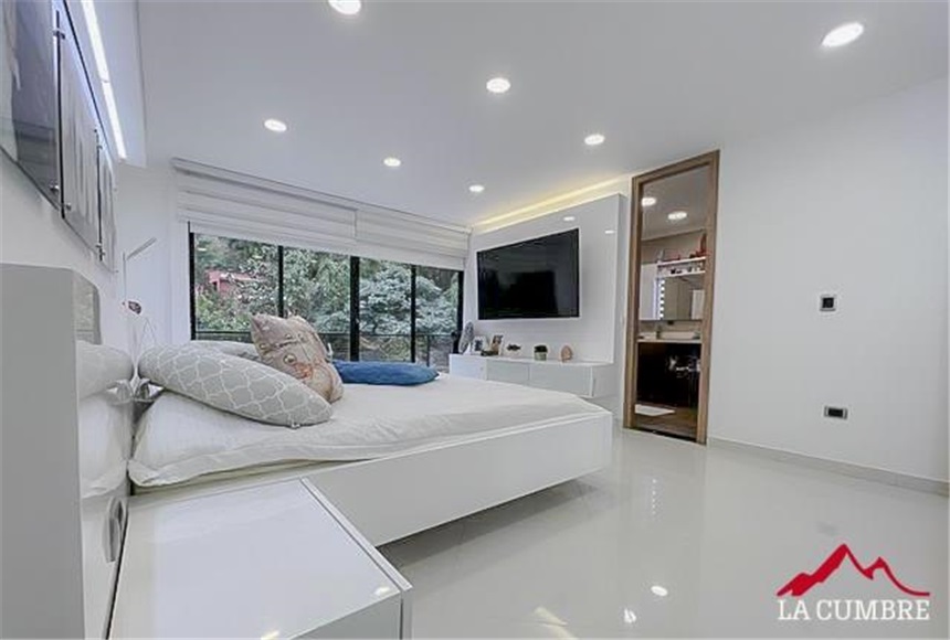 Casa de 3 alcobas en venta en San Lucas, Envigado, 222 m² · foto 14 de 16