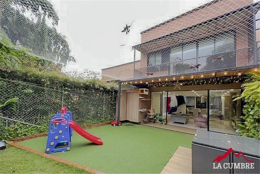 Casa de 3 alcobas en venta en San Lucas, Envigado, 222 m² · foto 15 de 16
