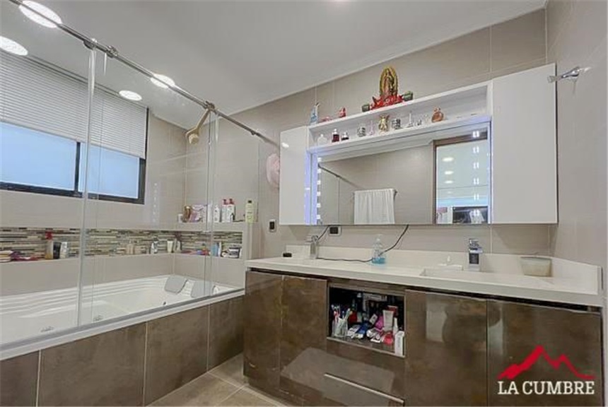 Casa de 3 alcobas en venta en San Lucas, Envigado, 222 m² · foto 10 de 16