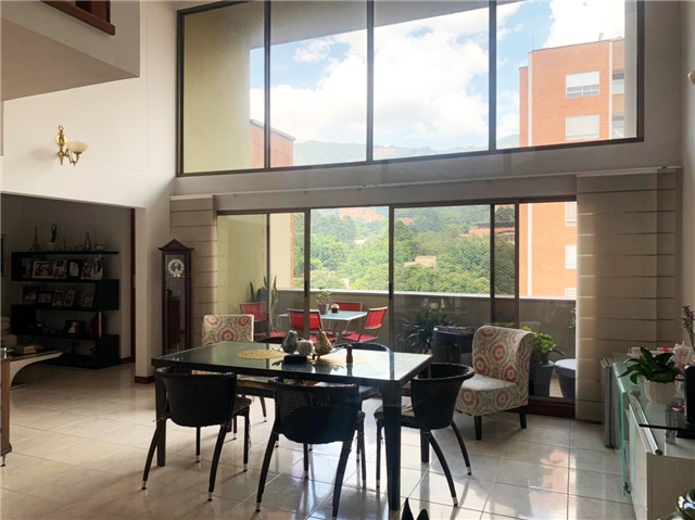 Apartamento de 4 alcobas en venta en La Abadia, Envigado, 219 m² · foto 2 de 18
