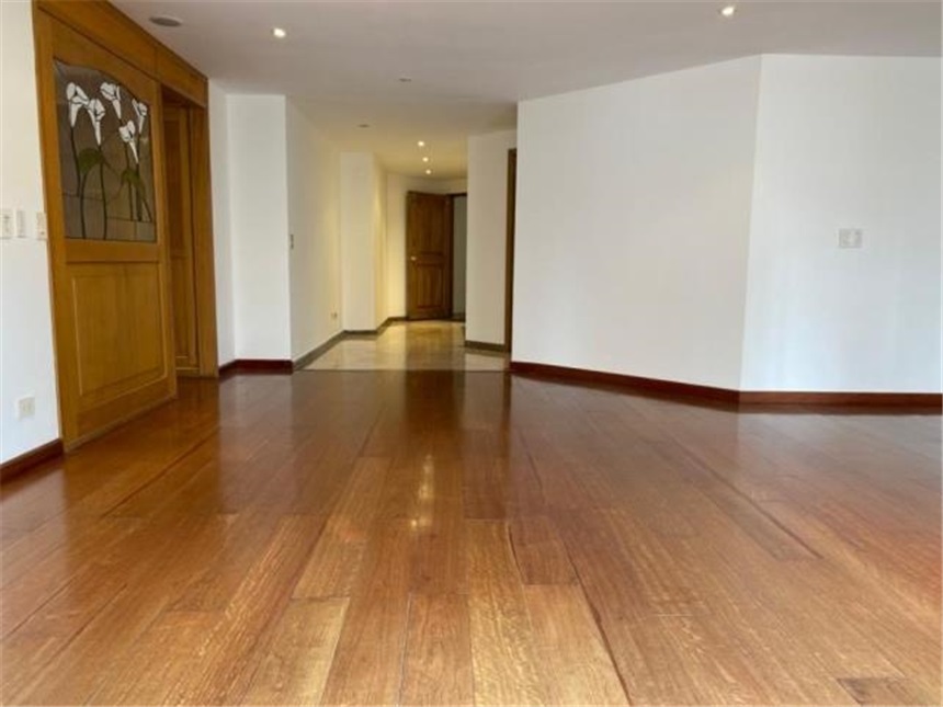 Apartamento de 4 alcobas en venta en Chico Norte, Bogotá, 162 m² · foto 5 de 24