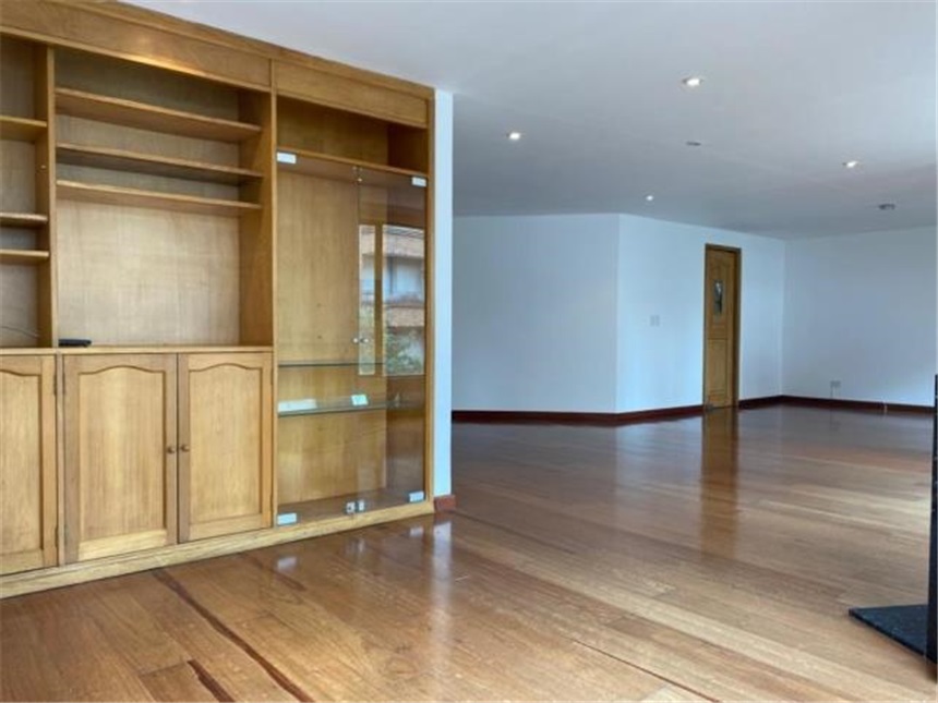 Apartamento de 4 alcobas en venta en Chico Norte, Bogotá, 162 m² · foto 8 de 24