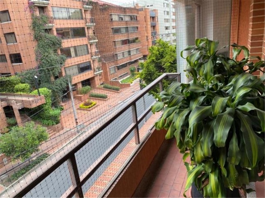 Apartamento de 4 alcobas en venta en Chico Norte, Bogotá, 162 m² · foto 7 de 24