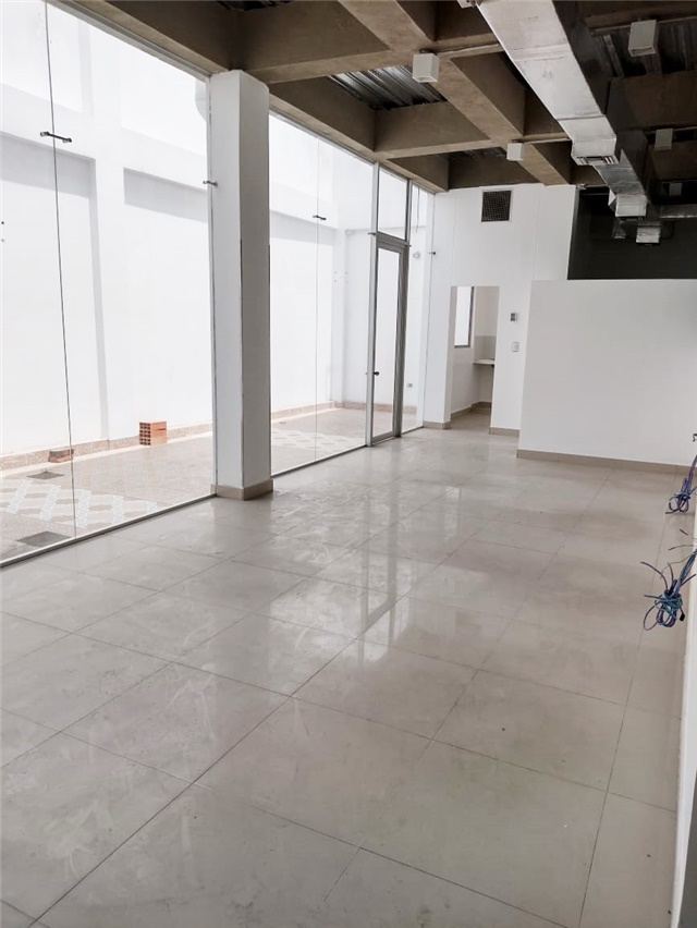 Local en Arriendo - Vista 2