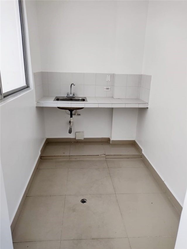 Local en Arriendo - Más