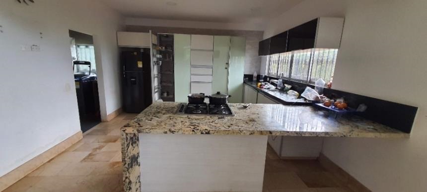 Casa de 5 alcobas en venta en Ruitoque, Piedecuesta, 810 m² · foto 9 de 13