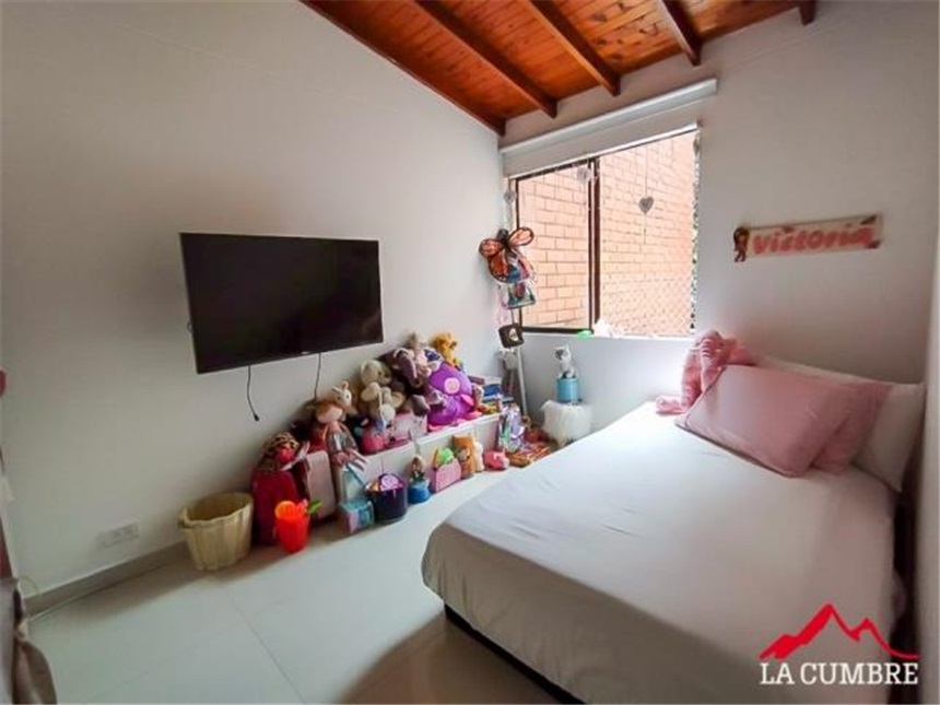 Casa de 4 alcobas en arriendo en Guaduales De La Abadia, Envigado, 210 m² · foto 6 de 12