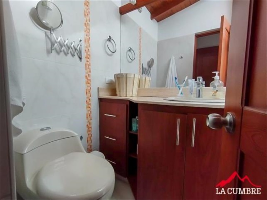Casa de 4 alcobas en arriendo en Guaduales De La Abadia, Envigado, 210 m² · foto 11 de 12
