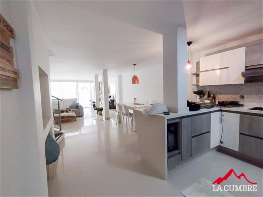 Casa de 4 alcobas en arriendo en Guaduales De La Abadia, Envigado, 210 m² · foto 3 de 12