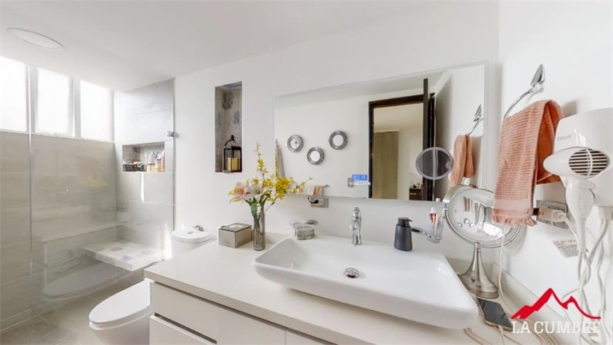 Apartamento de 3 alcobas en arriendo en El Tesoro, Medellín, 300 m² · foto 20 de 23